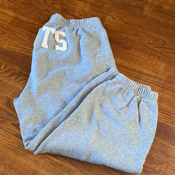 Roots Capri Sweatpants - Picture 2 of 2
